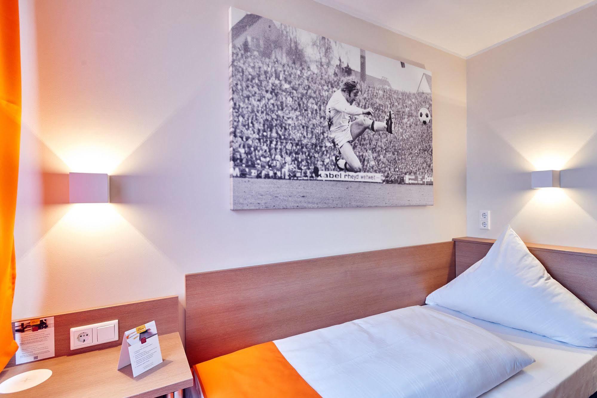 Mcdreams Hotel Moenchengladbach Dış mekan fotoğraf